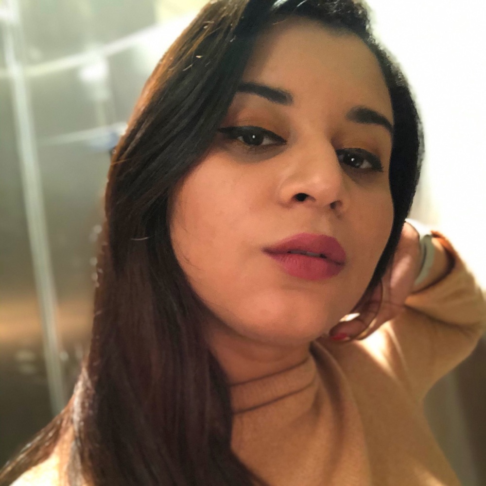 Meet your Posher, Paola
